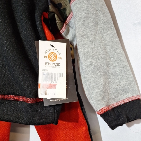 Kids Black and Red Hoodie Set with Camouflage Sleeves 2T - Picture 2 of 5